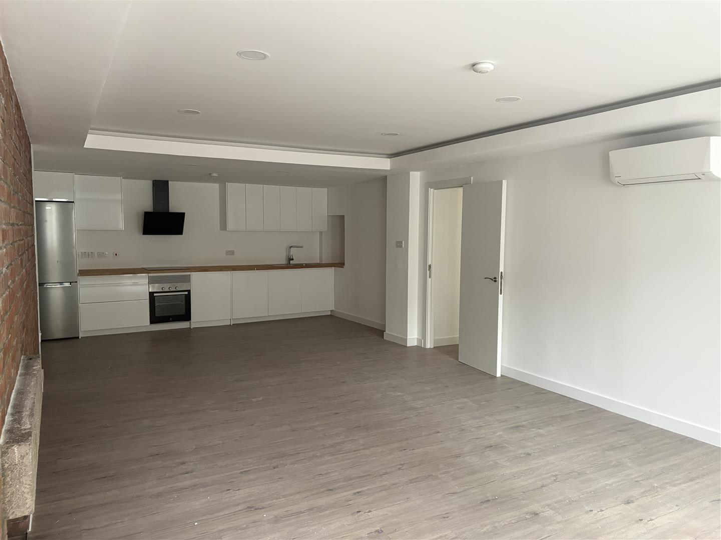 Image of Apartment - 1 Bedrooms - 1 Bathrooms for Rental in Town Area-Gibraltar, Image 4